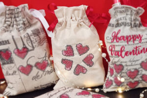 Read more about the article Valentine’s Cross Stitch Hearts Bag (Circle Layout)