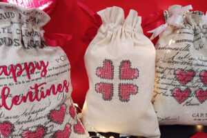 Read more about the article Valentine’s Cross Stitch Hearts Bag (Mirror Copy)